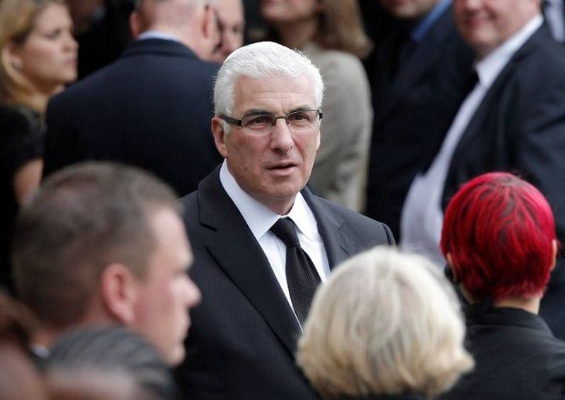 Brian, padre de Amy Winehouse, en el funeral