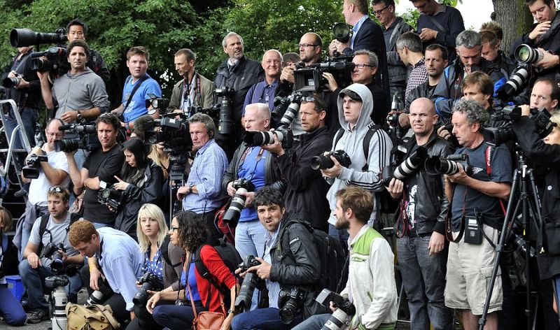 Periodistas en el funeral de Amy Winehouse