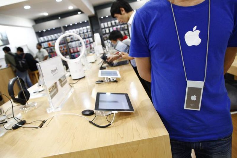 Un empleado de la falsa tienda de Apple