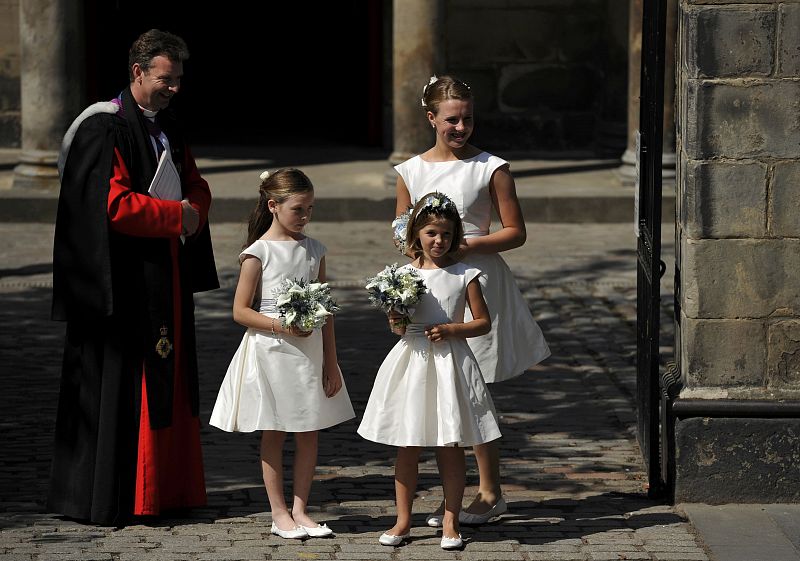 Reverend Neil Gardner and the bridesmaids wait before the marriage of Zara Phillips and Mike Tindall at Canongate Kirk in Edinburgh