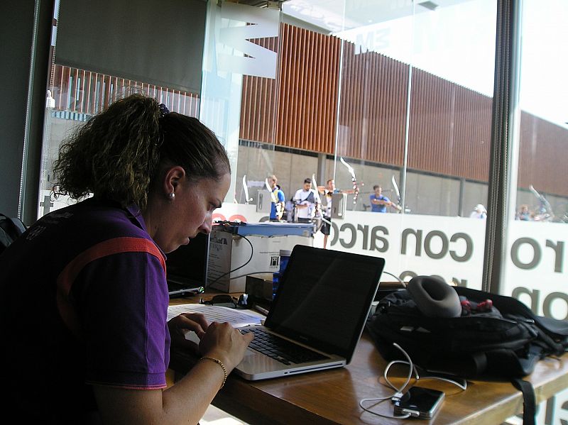 Almudena Gallardo, dos veces olímpica y directora técnica de la Federación, ejerciendo de juez