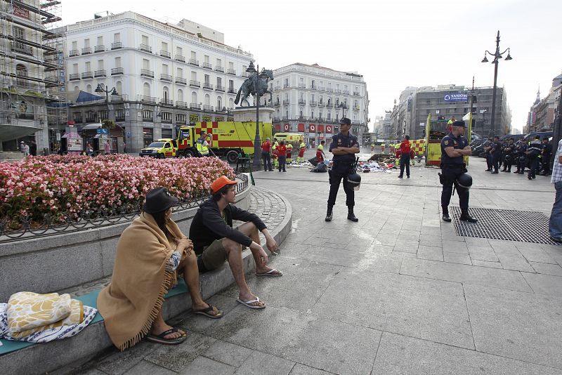 La policía desaloja el campamento de Sol