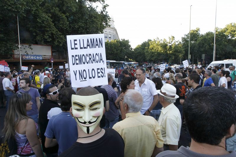 LOS "INDIGNADOS" ACUERDAN EN ASAMBLEA IR A LAS 20:00 DESDE ATOCHA HASTA SOL