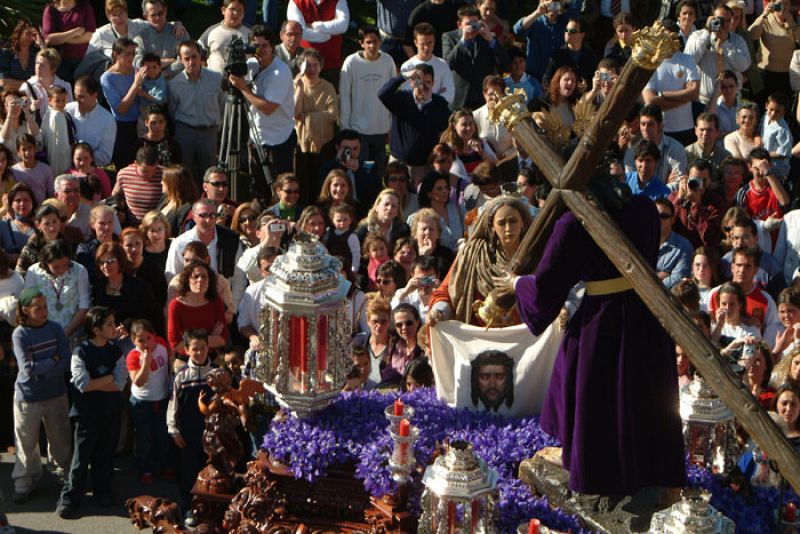 8ª Estación: "La Verónica enjuga el rostro de Jesús"