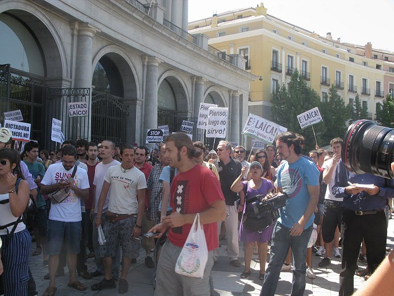 La marcha ha comenzado en la Plaza de Oriente, frente al Teatro Real