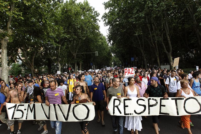 Cartel de "respeto" en la manifestación del 15M