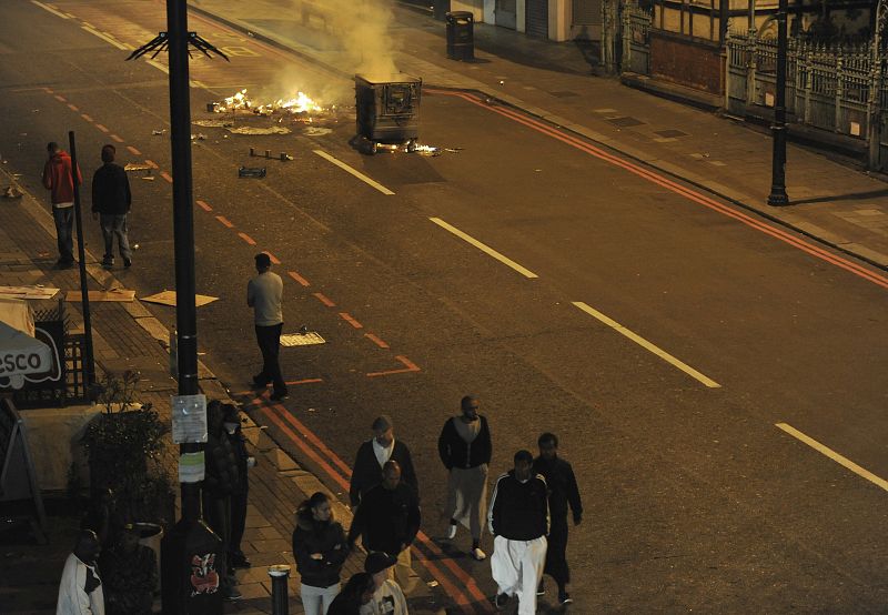 OCHO POLICÍAS HERIDOS TRAS NOCHE DE GRAVES DISTURBIOS EN EL NORTE DE LONDRES