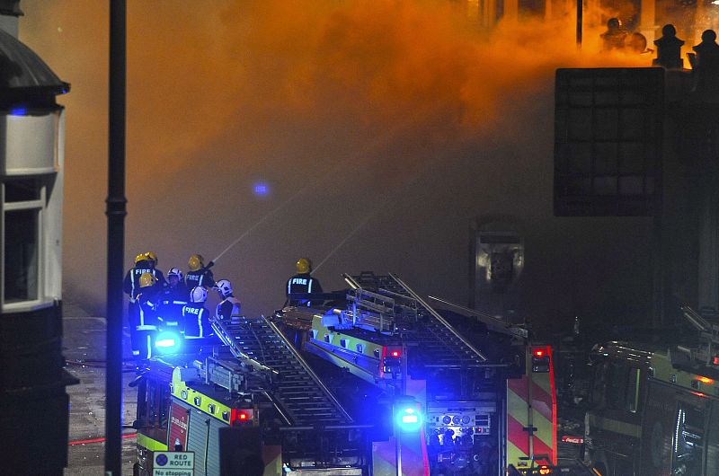 OCHO POLICÍAS HERIDOS TRAS NOCHE DE GRAVES DISTURBIOS EN EL NORTE DE LONDRES