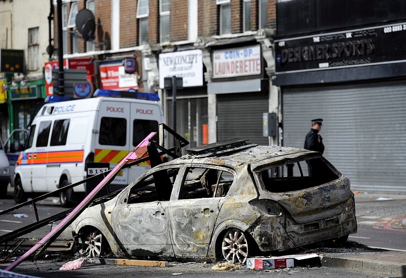 MAÑANA EN LONDRES TRAS GRAVES DISTURBIOS DE ESTA MADRUGADA