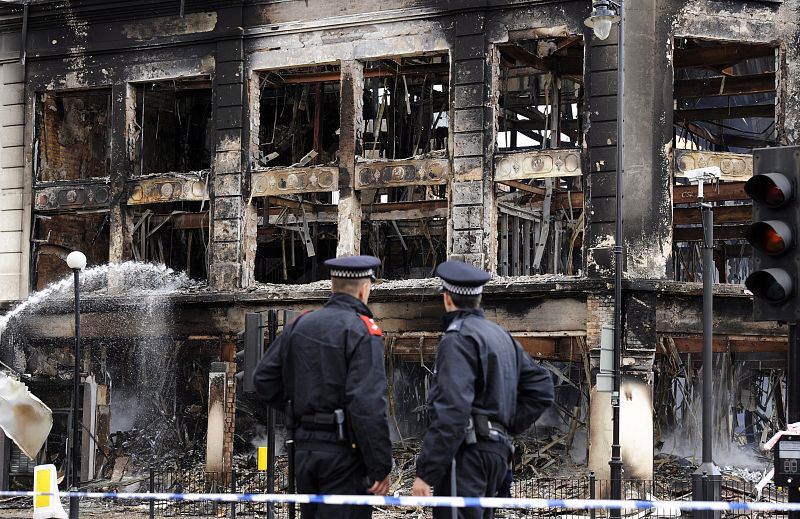 MAÑANA EN LONDRES TRAS GRAVES DISTURBIOS DE ESTA MADRUGADA