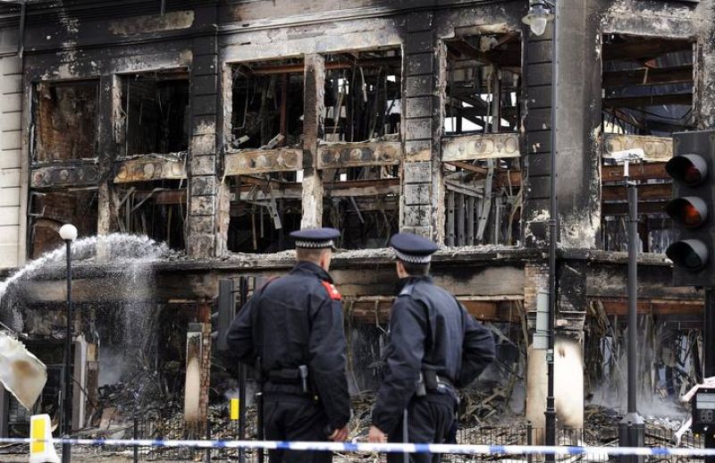 MAÑANA EN LONDRES TRAS GRAVES DISTURBIOS DE ESTA MADRUGADA
