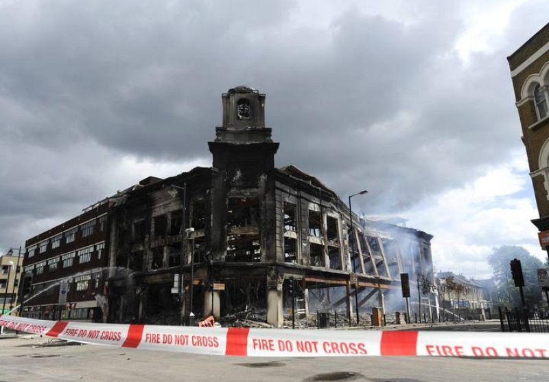 MAÑANA EN LONDRES TRAS GRAVES DISTURBIOS DE ESTA MADRUGADA
