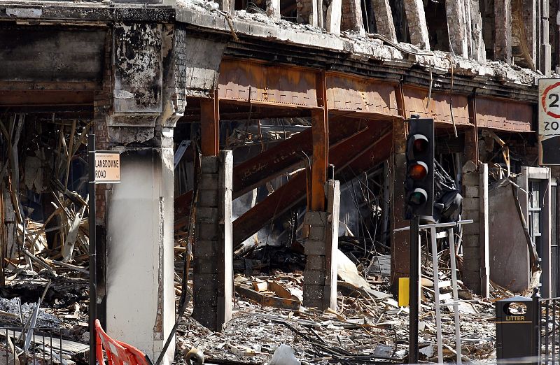 Vista del estado en el que quedó un edificio que fue incendiado durante los disturbios en Tottenham.