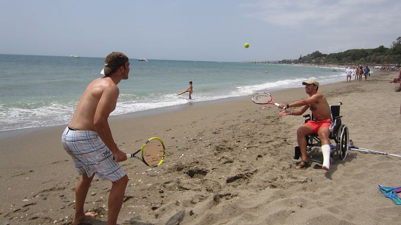 Aun lesionado, en mis vacaciones no falta el TENIS