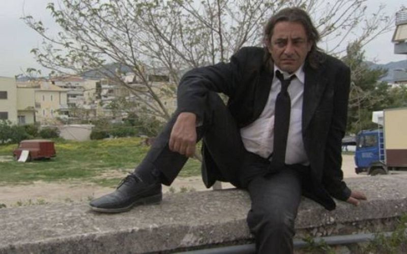 Antonis Kafetzopoulos es uno de los personajes protagonistas de 'Adikos Kosmos (Unfair world).