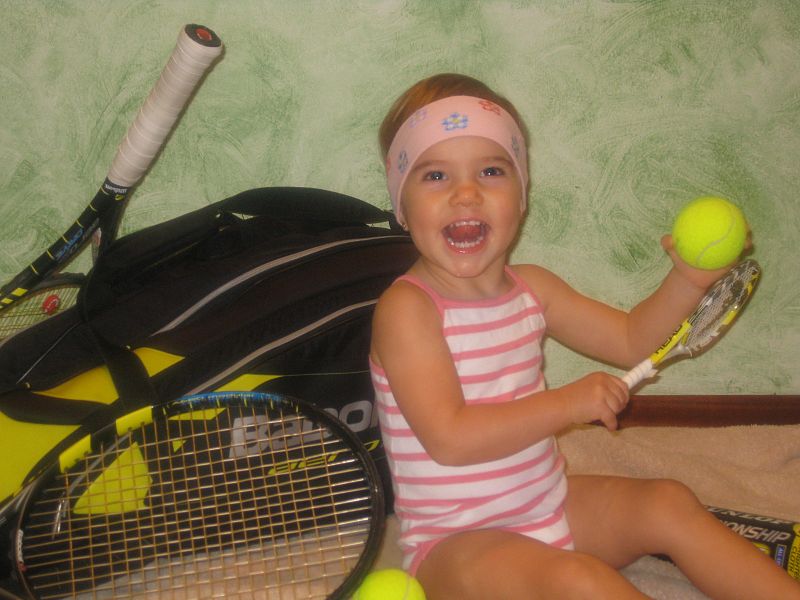 Mi hija de un año aficionada al tenis