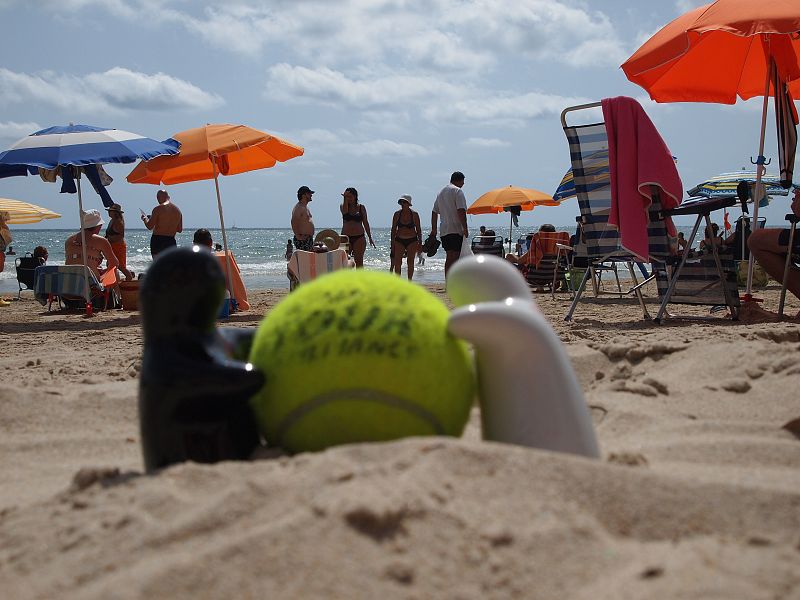 Tennis, sun and love