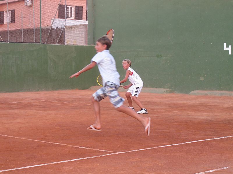 Jugando al tenis