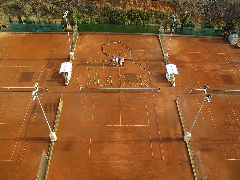 Os adjunto una foto de verano del club Cala d'Or en Mallorca