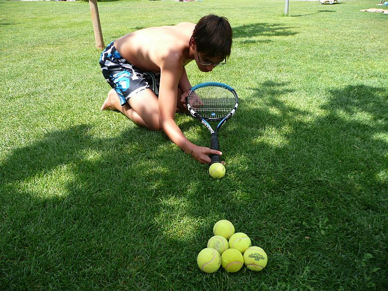 Jugando al billar con mi raqueta de tenis