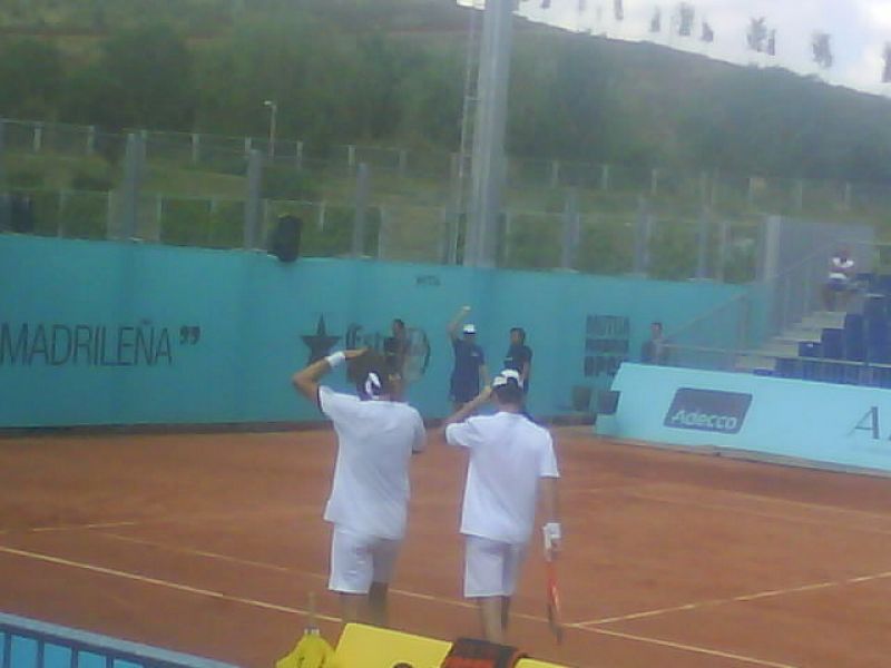 Los doblistas sincronizados en todo momento, en honor a una nº1 en dobles. Estos son Norman y Moodie.