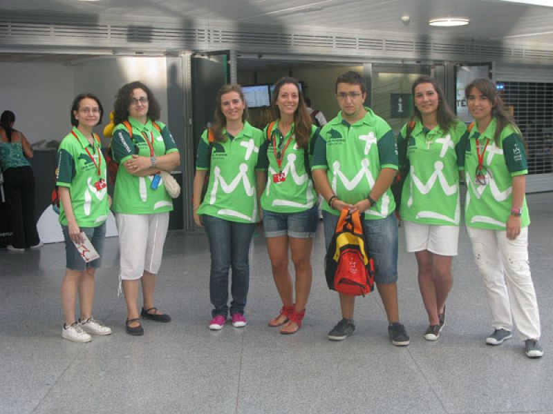 Voluntarios de la organización "sitúan" a los peregrinos