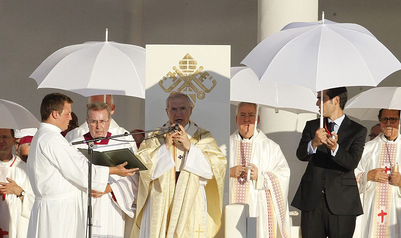 El arzobispo de Madrid, cardenal Antonio María Rouco, durante la misa de bienvenida a los peregrinos