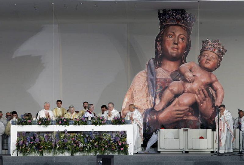 Una imagen de la Virgen María ha presidido el altar en el que se ha celebrado la misa. 