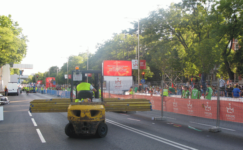 Las obras para el Vía Crucis del viernes siguen en marcha