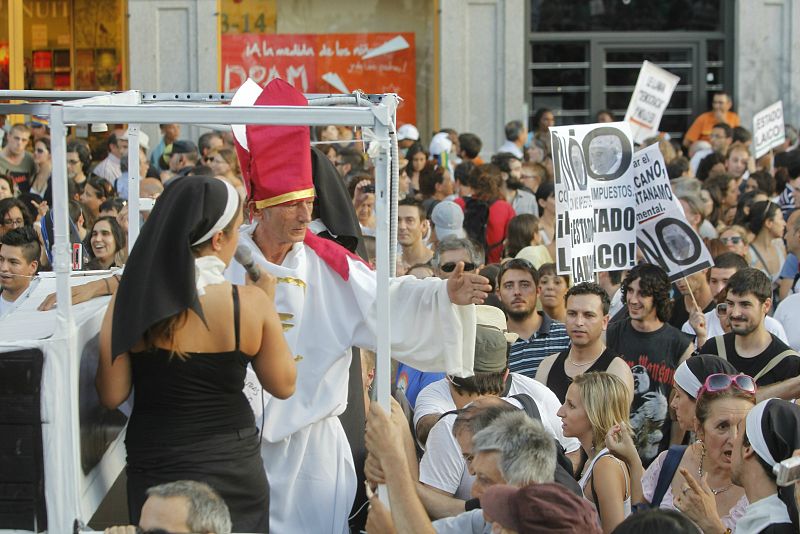 Durante la manifestación, algunas personas han teatralizados escenas de la Jornada Mundial de la Juventud.