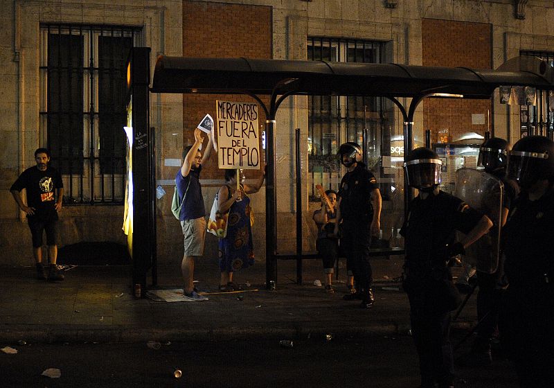 Peregrinos y laicos han discrepado cuando se han encontrado en la Puerta del Sol