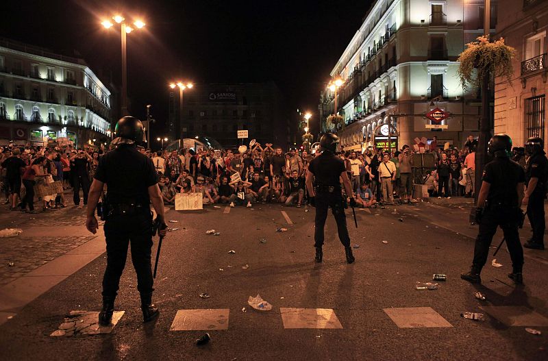 La policía ha cercado todo el entorno de Sol desde la calle El Arenal hasta el acceso de Sevilla