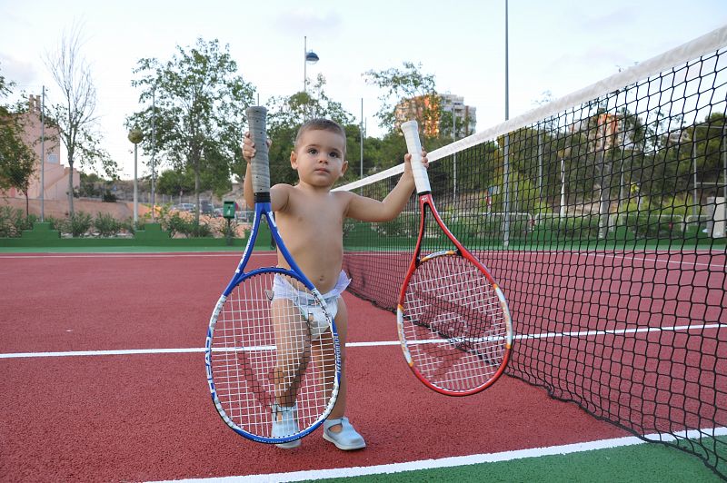 Aprendiendo, con 1 añito, a dos manos