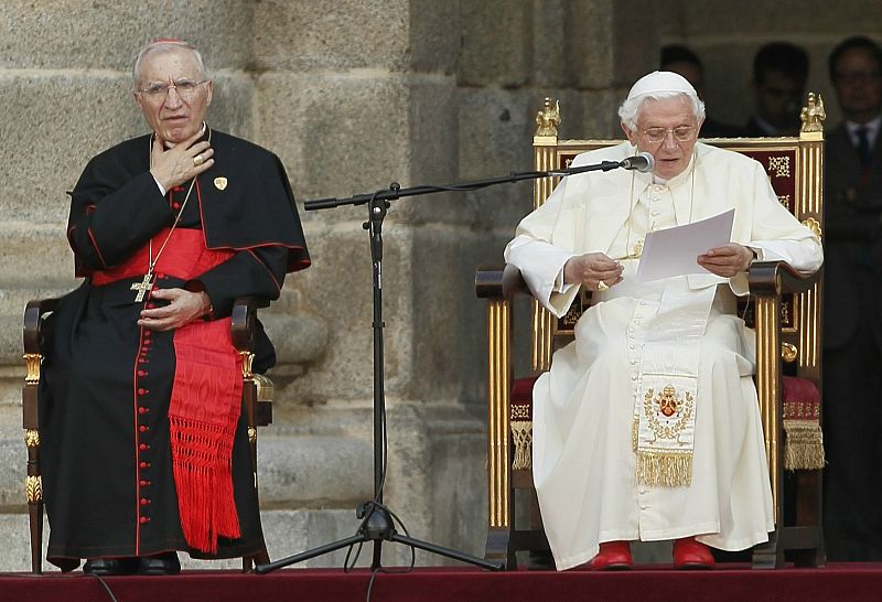 El papa Benedicto XVI pronuncia su discurso junto a monseñor Rouco Varela