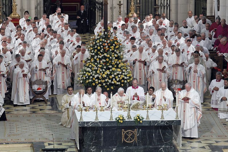 Cinco mil seminaristas han asistido a la misa en la catedral de la Almudena.