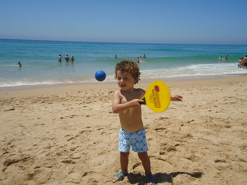 Lucas entrenando en la playa de Zahara de los Atunes.