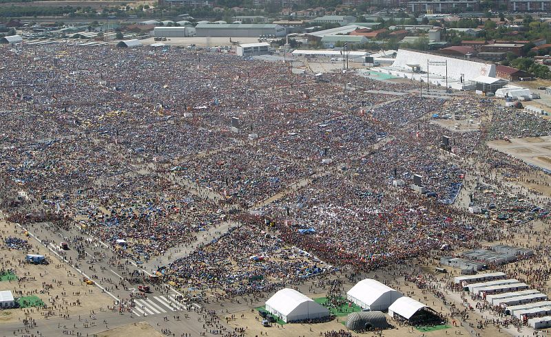 Vista aérea del aeródromo de Cuatro Vientos, donde miles de peregrinos asistirán a la vigilia con el papa