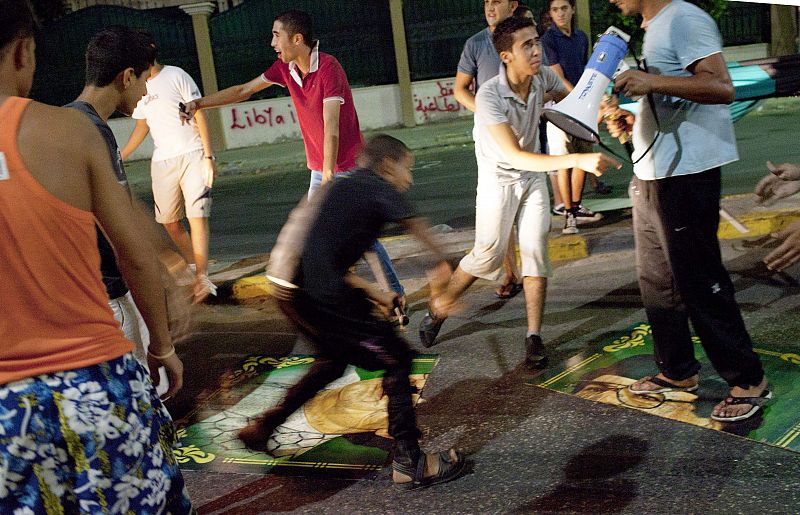 Varios rebeldes avanzan en su entrada a Trípoli (Libia)