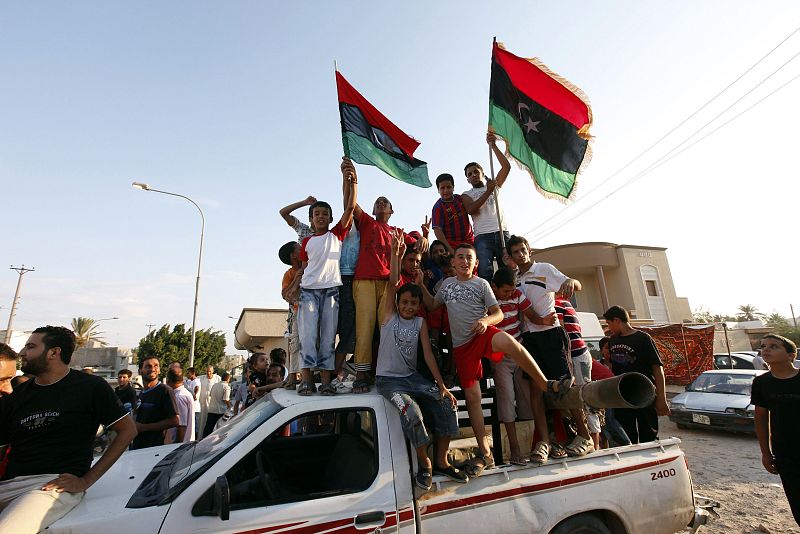 La población libia celebra la caida de Trípoli en Janzour