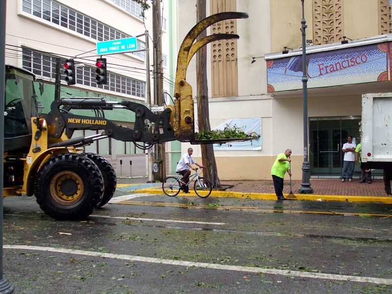 Alrededor de 600.000 puertorriqueños permanecen sin servicio eléctrico debido al paso de "Irene"