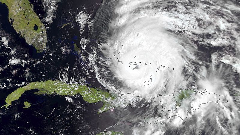 El huracán "Irene" se mueve al noroeste de Turcas y Caicos en categoría 3