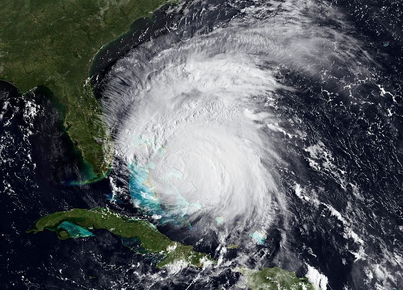 "Irene" se mantiene sobre Bahamas y se emite la alerta del huracán para Estados Unidos