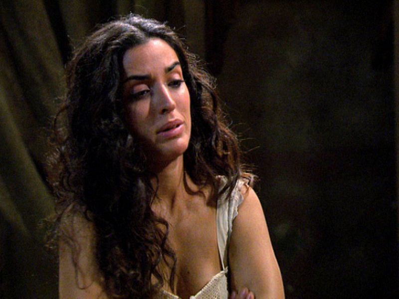 Margarita pregunta, muerta de celos, a Gonzalo dónde va cada noche.