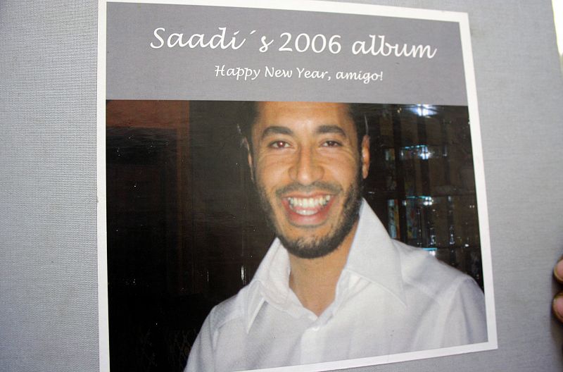 Foto del hijo de Gadafi extraída de un album de 2006