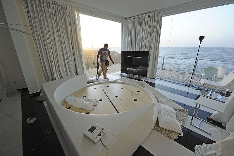 Los rebeldes libios sacan a la luz fotos personales de la familia Gadafi