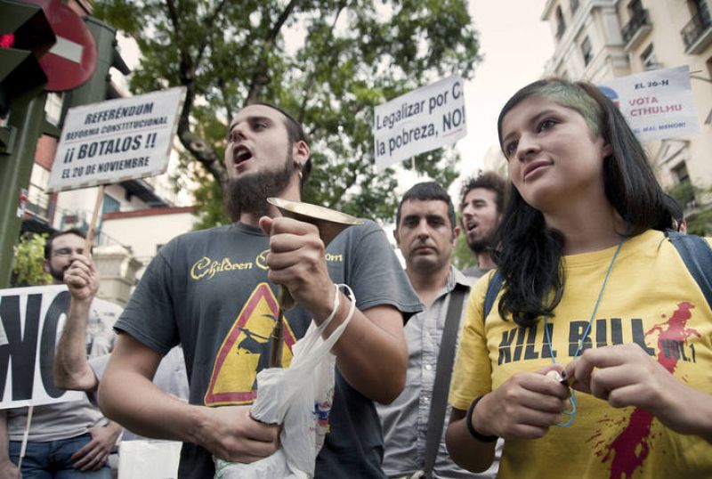 Los "indignados" gritan contra la reforma constitucional
