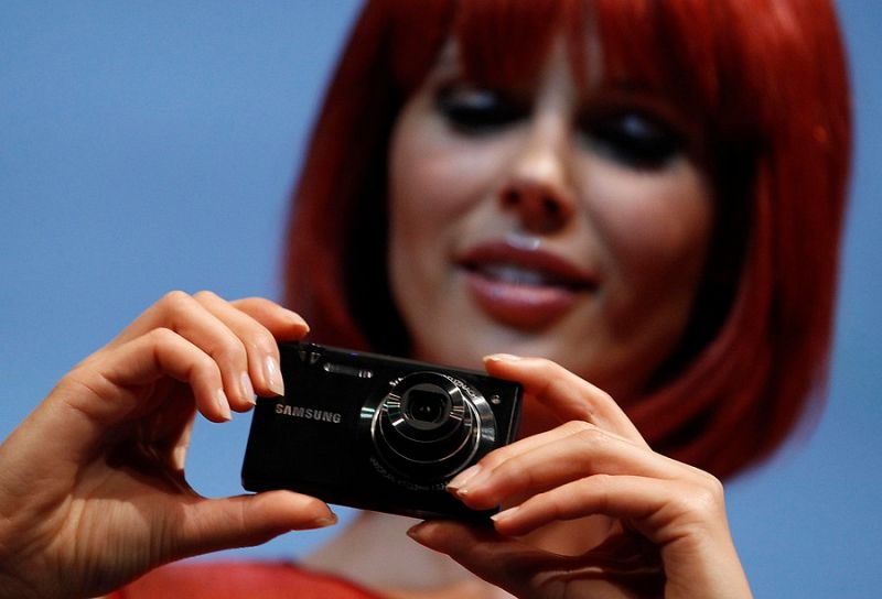 El gigante coreano también ha presentado sus nuevas cámaras fotográficas, la Multiview mv800 y la NX200