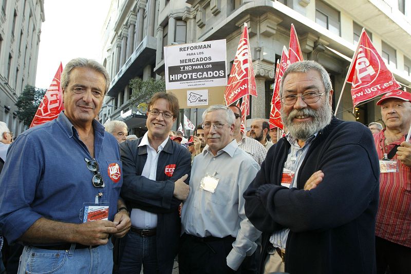 Cientos de personas se manifiestan en Madrid contra la reforma de la Constitución