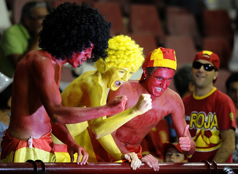Los aficionados apoyan a la "Roja".