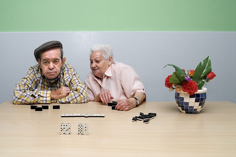 Francisco y Rafaela, en la serie fotográfica 'Centro de vida' de Josep Echaburu